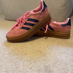 Pink and navy blue platform adidas gazelles 💕🩵
